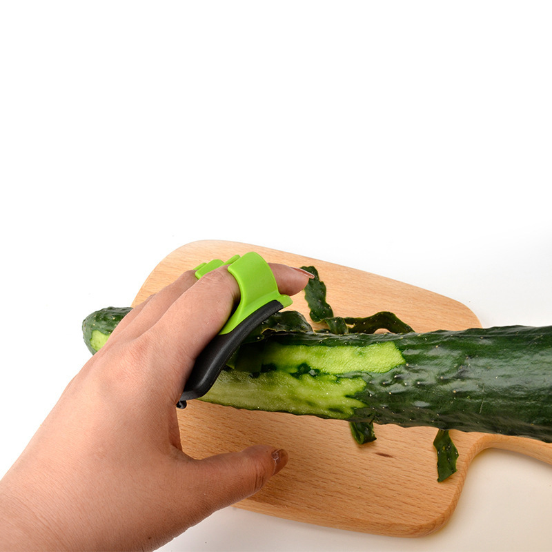 Stocked Cheap Innovative Plastic Kitchen Gadgets Tools Small Mini Smart Creative Fruit Vegetable Finger Peeler